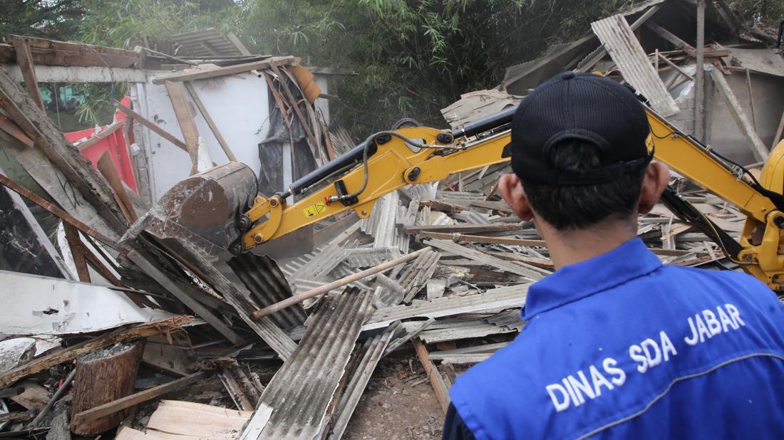 Dedi Mulyadi Pimpin Penertiban Bangunan Liar di Gabus Bekasi
