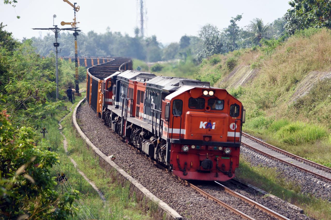 Kereta Api Penjaga Stabilitas Energi Nasional di Momen Lebaran