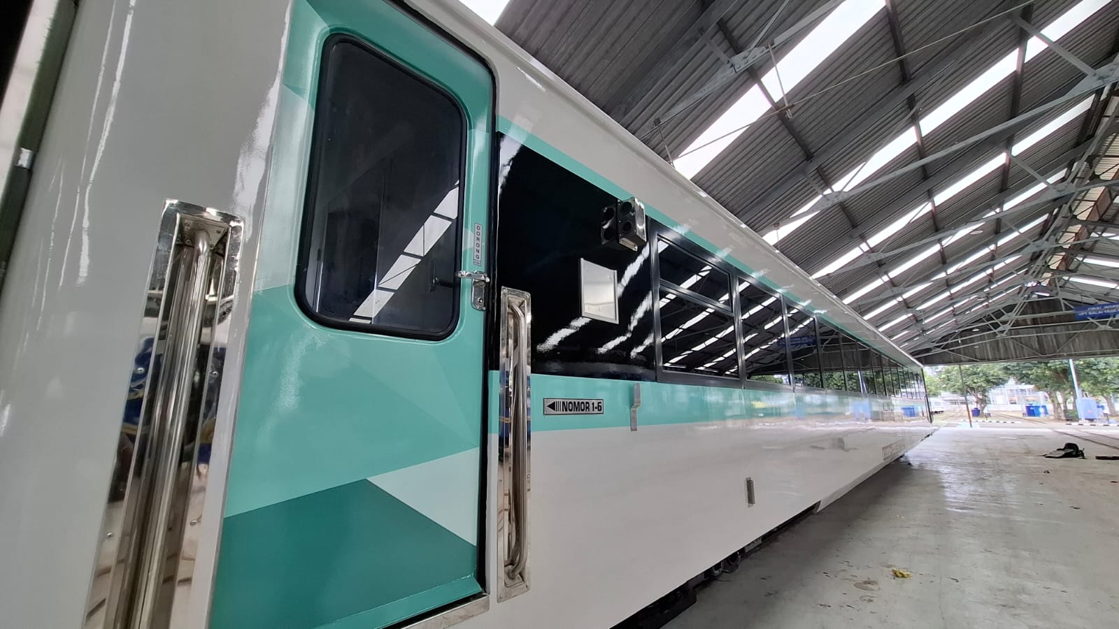 KA Madiun Jaya Berinovasi! Kenalan dengan Kereta Eksekutif New Generation Modifikasi