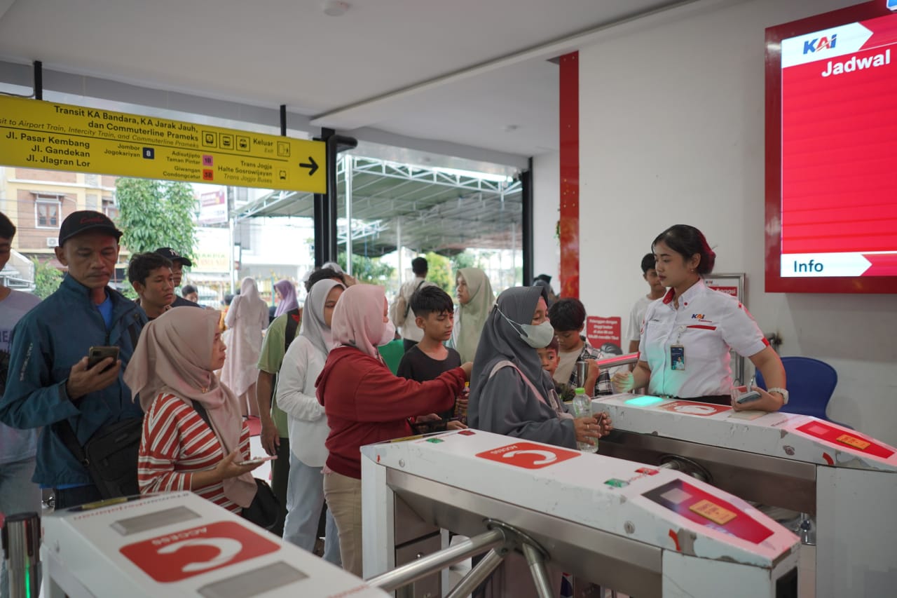 (VIDEO) Pengguna KAI Commuter Lebaran 2025 Pecahkan Rekor