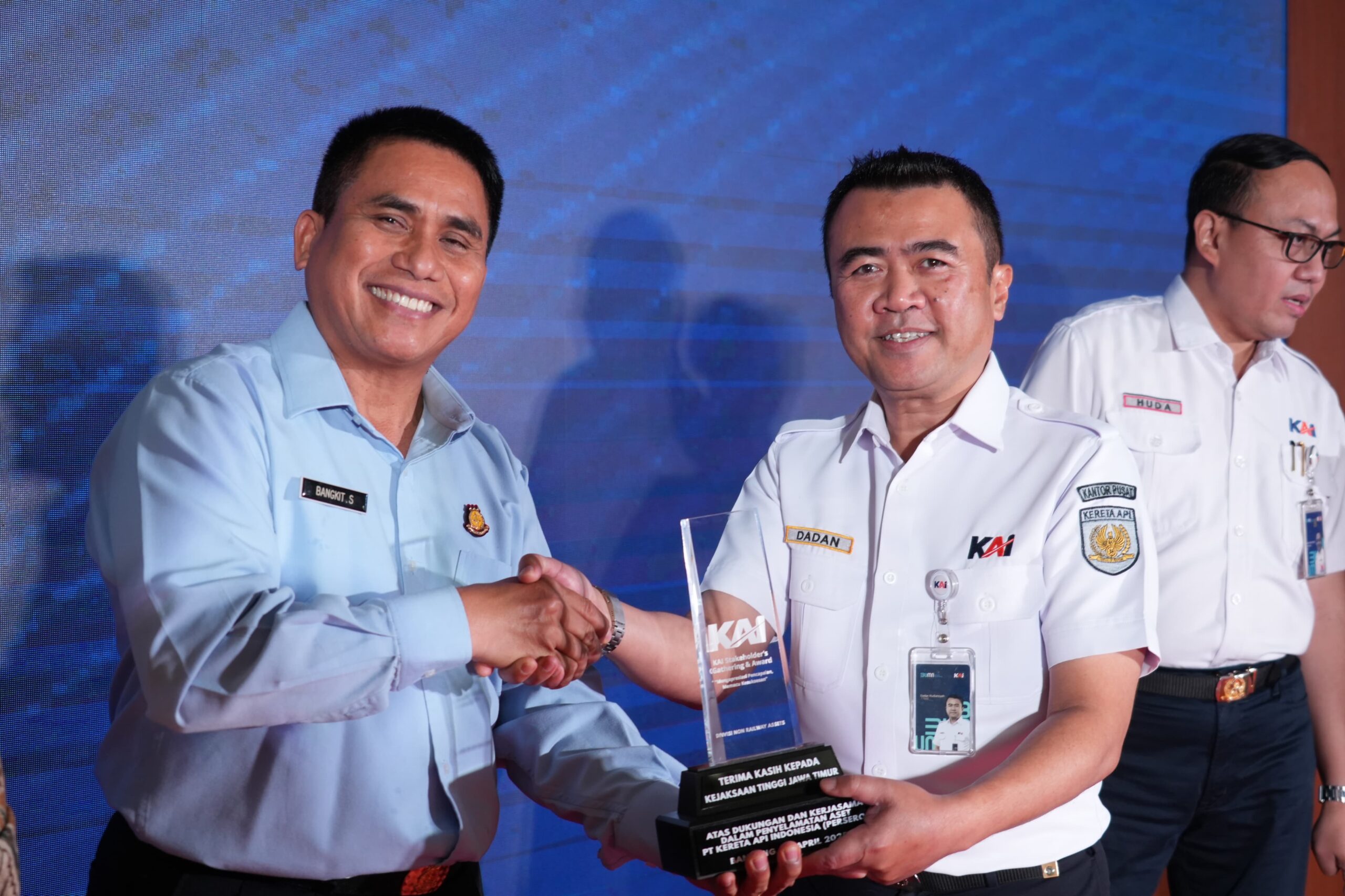 (VIDEO) Penyerahan Penghargaan KAI, Bukti Apresiasi atas Sinergi Pengamanan Aset