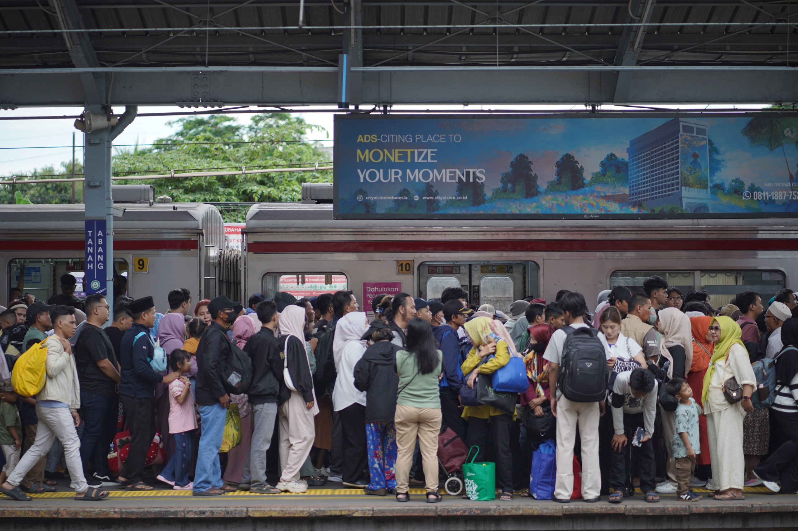 Pengguna KAI Commuter Lebaran 2025 Pecahkan Rekor di Berbagai Wilayah