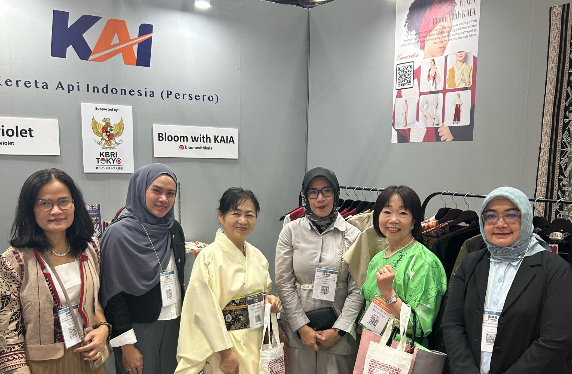 (FOTO) Produk UMKM Binaan KAI Unjuk Gigi di Fashion World Tokyo 2025