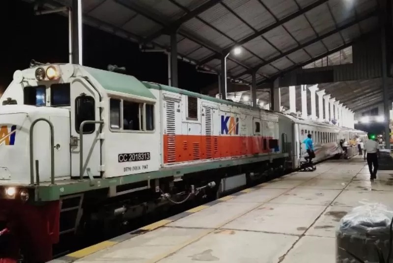 H-1 Lebaran, Stasiun Malang Masih Disesaki Pemudik Meski Tak Seramai Sebelumnya
