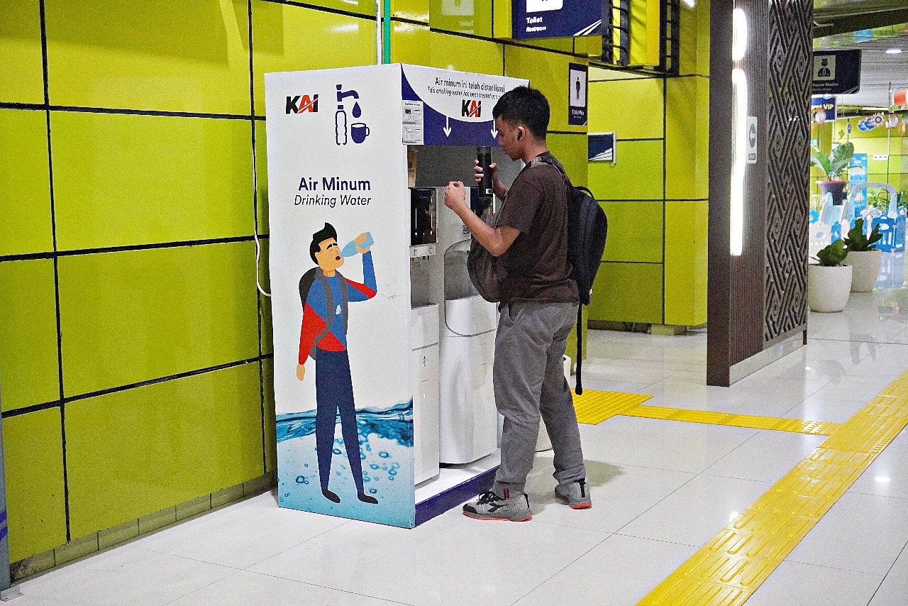 Inovasi KAI dengan Water Station di 40 Stasiun Menjadi Langkah Menuju Perjalanan Ramah Lingkungan