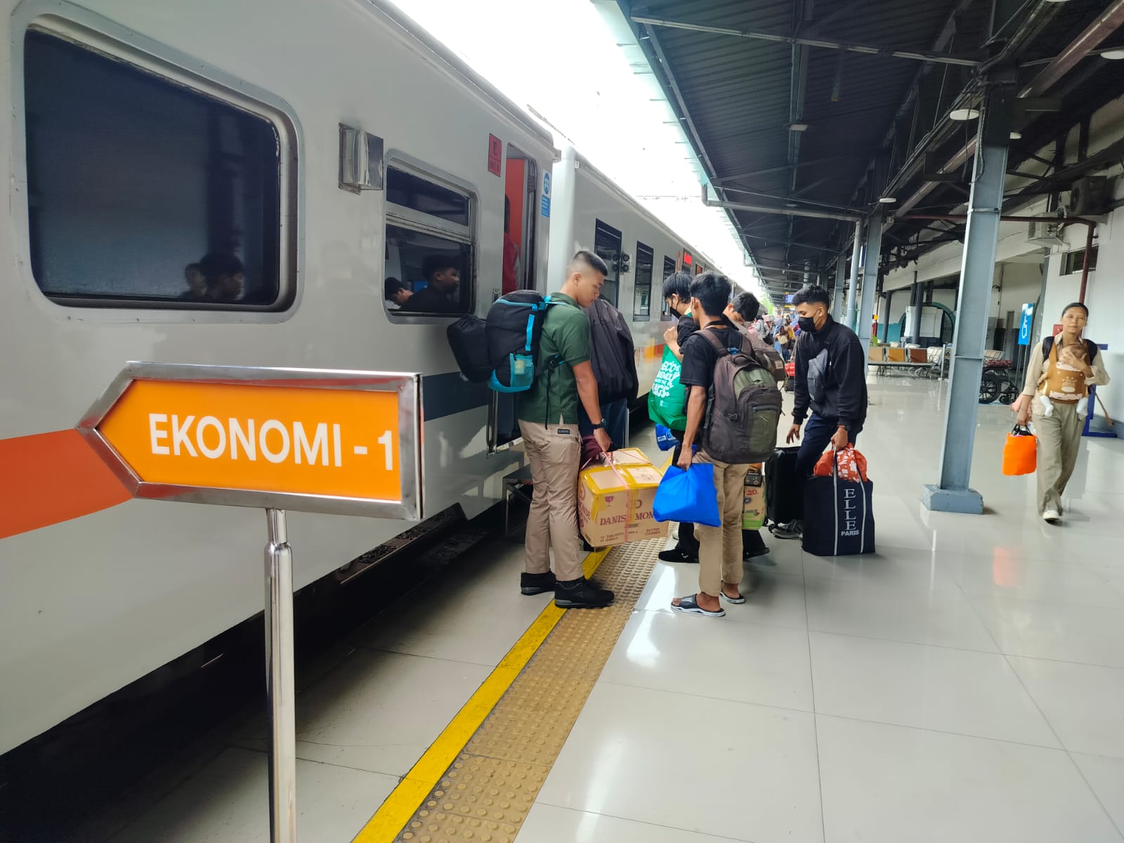 KAI Group Cetak Capaian Baru, Layani 16,3 Juta Penumpang Saat Lebaran