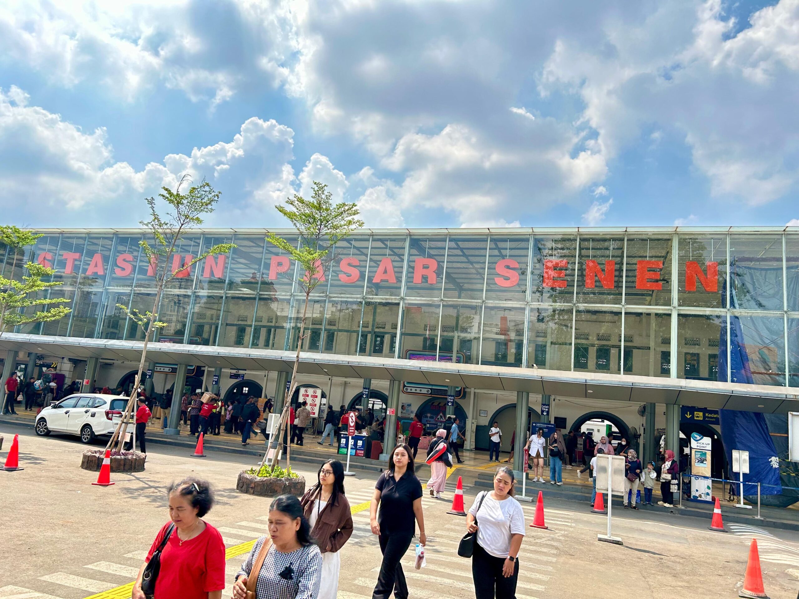 (FOTO) Stasiun Pasar Senen Jadi Favorit Pemudik dengan Akses Mudah dan Lancar