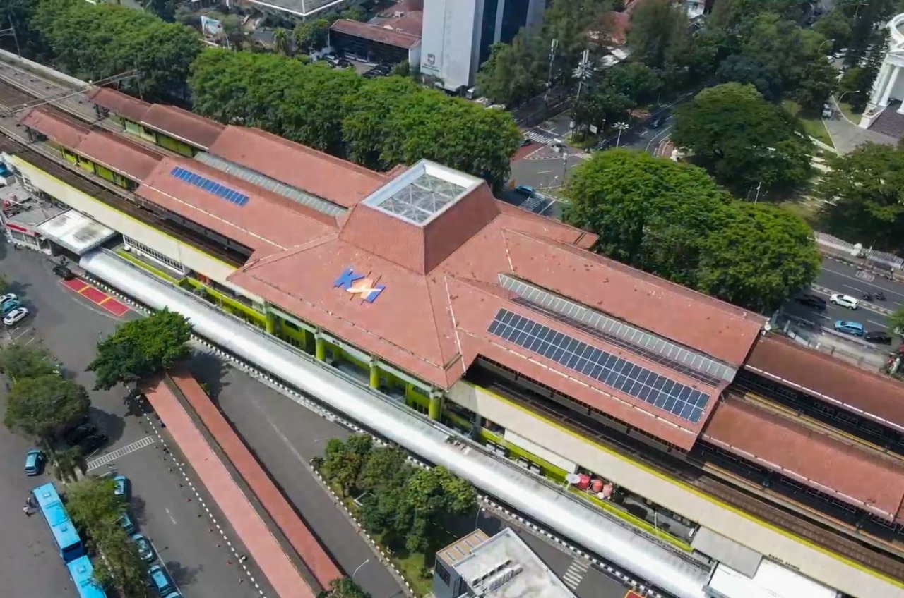 Transportasi Ramah Lingkungan: KAI Hadirkan 66 PLTS di Jawa dan Sumatera