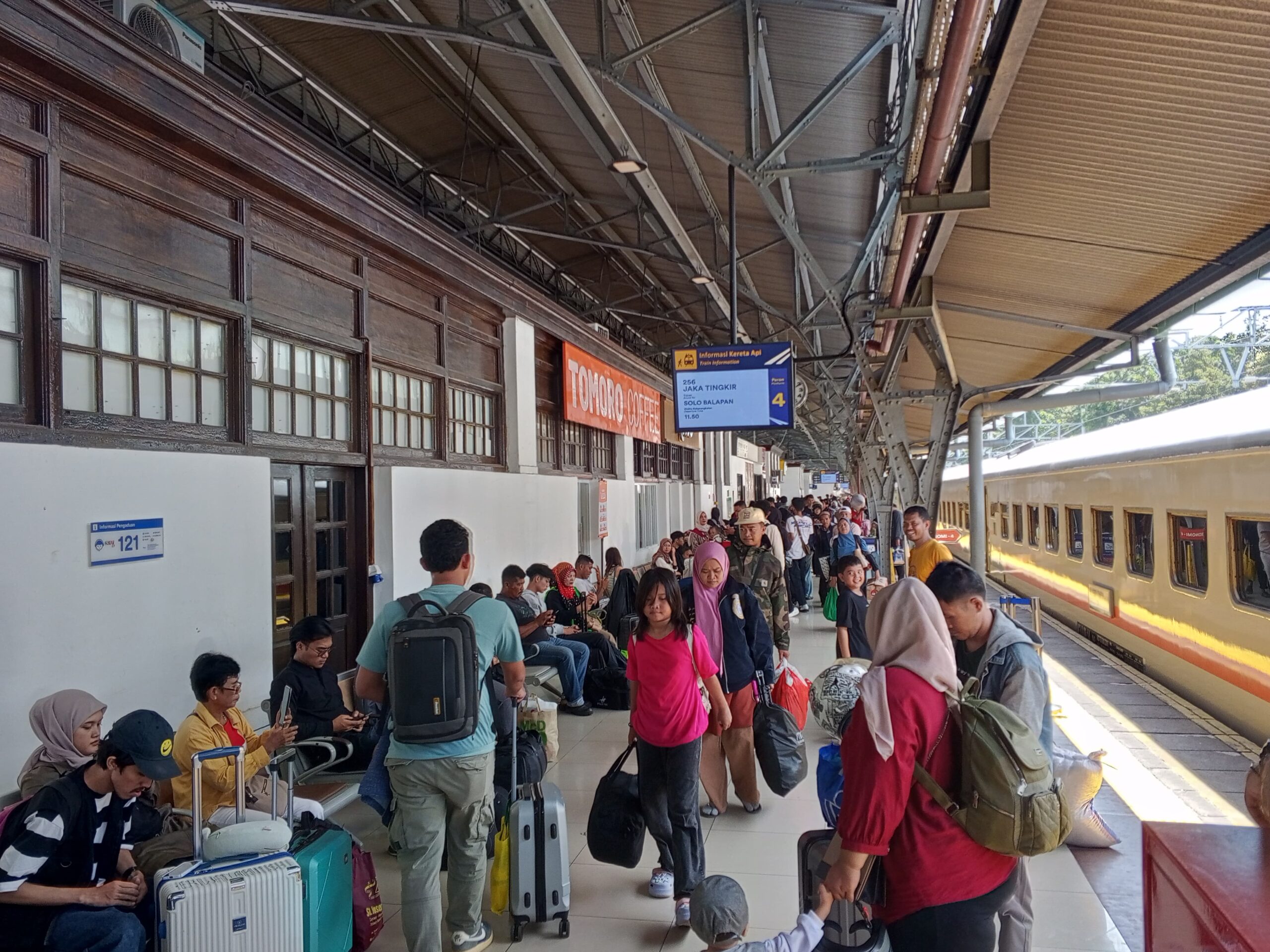 (VIDEO) Puncak Arus Balik Kereta Api Diprediksi Besok, Tiket Terjual Capai Lebih dari Empat Juta