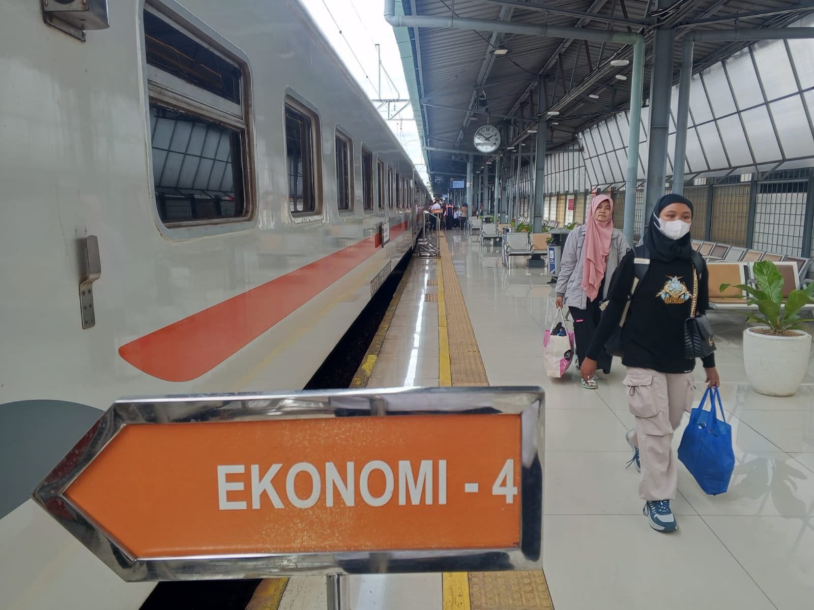 Hindari Kemacetan Saat Mudik dengan Kereta Ekonomi yang Nyaman