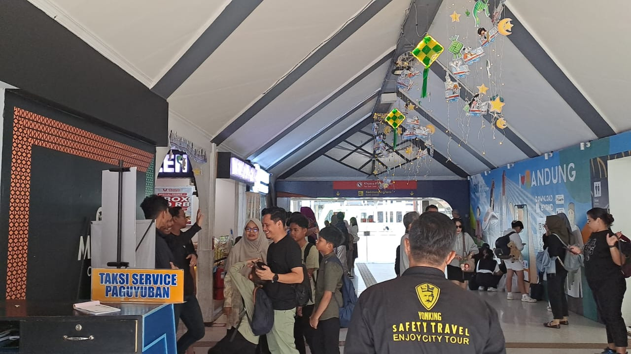 Pemudik Padati Stasiun di Bandung, Pergerakan Penumpang Capai 180 Ribu Orang