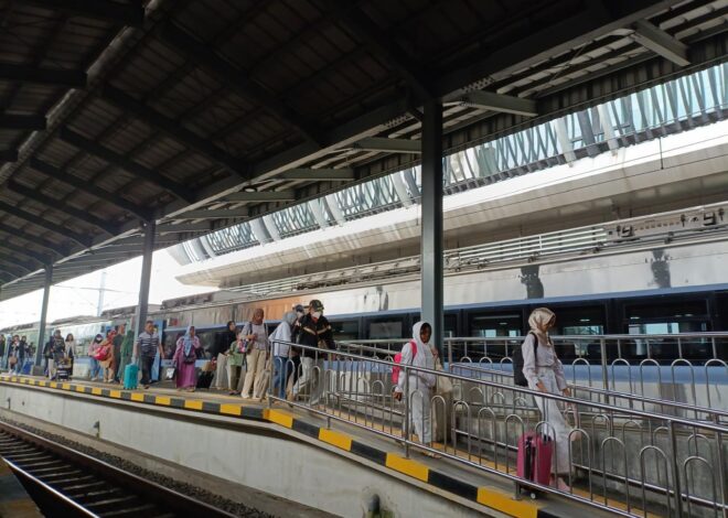 Liburan Waisak 2025: Kereta Api Jadi Pilihan Utama dengan Okupansi Tembus 100%