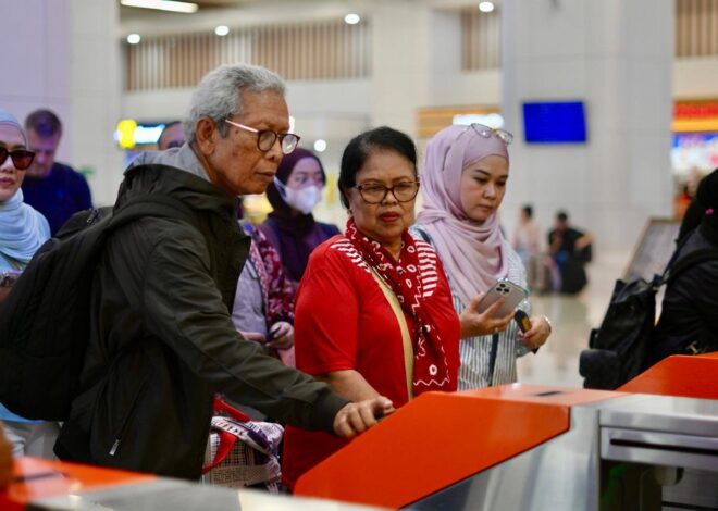 Lansia Nyaman Naik Whoosh, 15% Penumpang Berusia di Atas 60 Tahun
