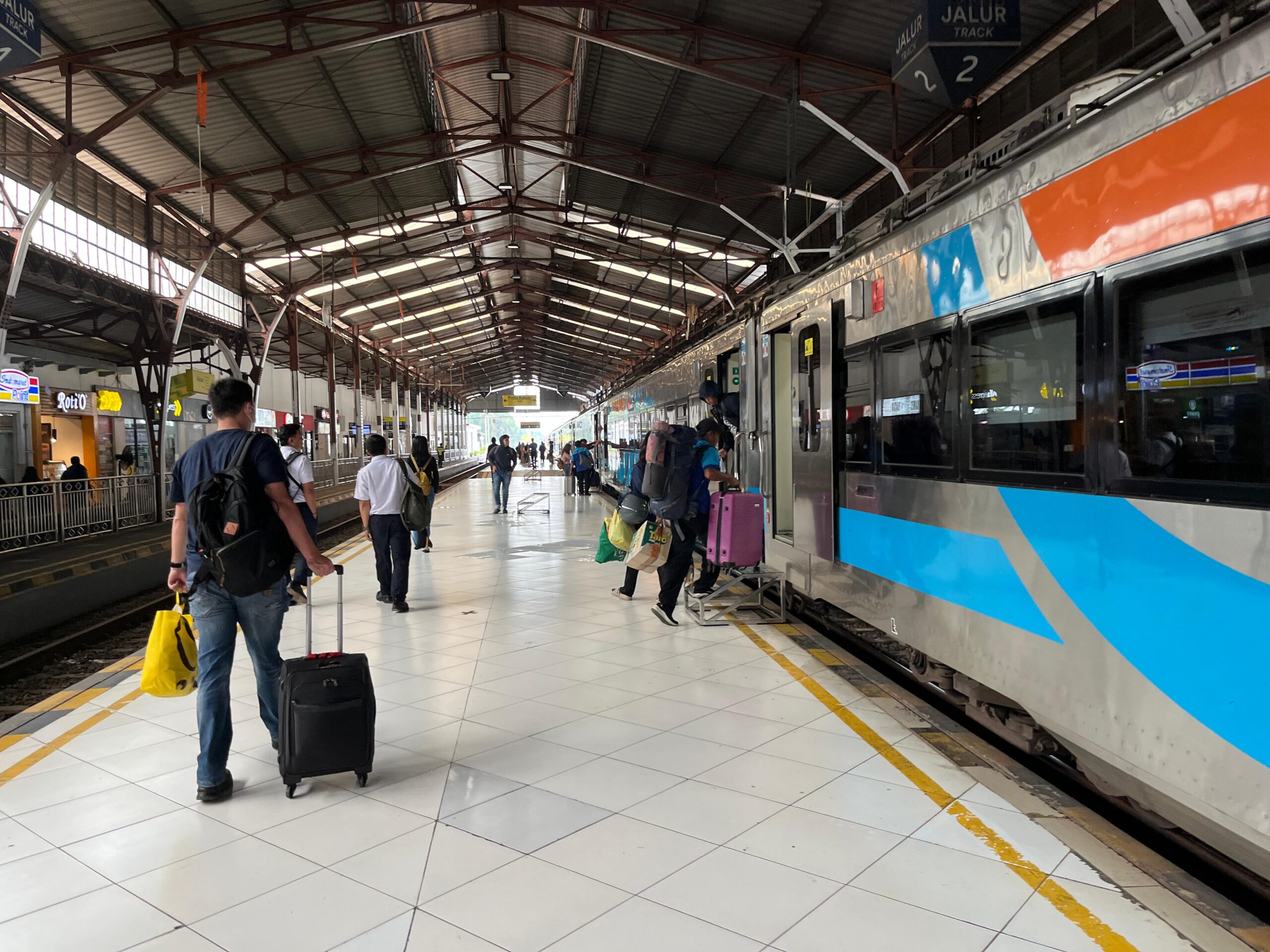 KAI Daop 5 Perkuat Layanan dengan 17 Perjalanan Kereta Tiap Hari Sambut Libur Waisak