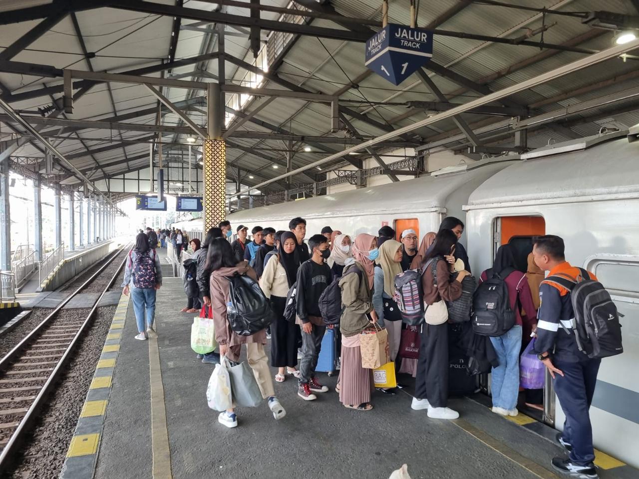 Lebih dari 1,5 Juta Penumpang Memilih Kereta Ekonomi di Daop 6 Yogyakarta Sepanjang Awal 2025